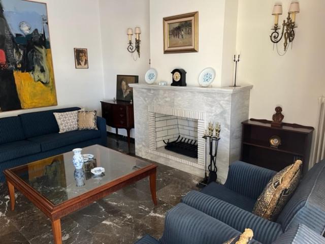 Spacious And Sunny Appartment In Cholargos Athen Exterior foto