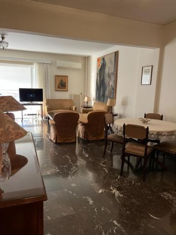 Spacious And Sunny Appartment In Cholargos Athen Exterior foto